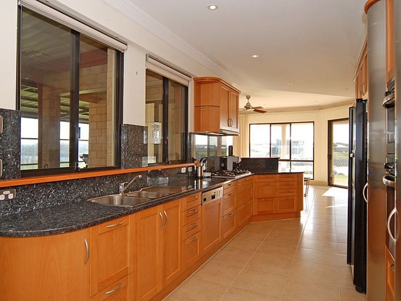 34 Prince Alfred Parade, Hindmarsh Island SA 5214