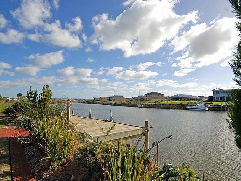 34 Prince Alfred Parade, Hindmarsh Island SA 5214