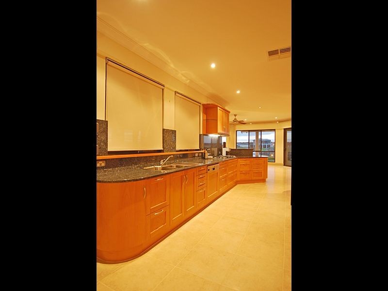 34 Prince Alfred Parade, Hindmarsh Island SA 5214