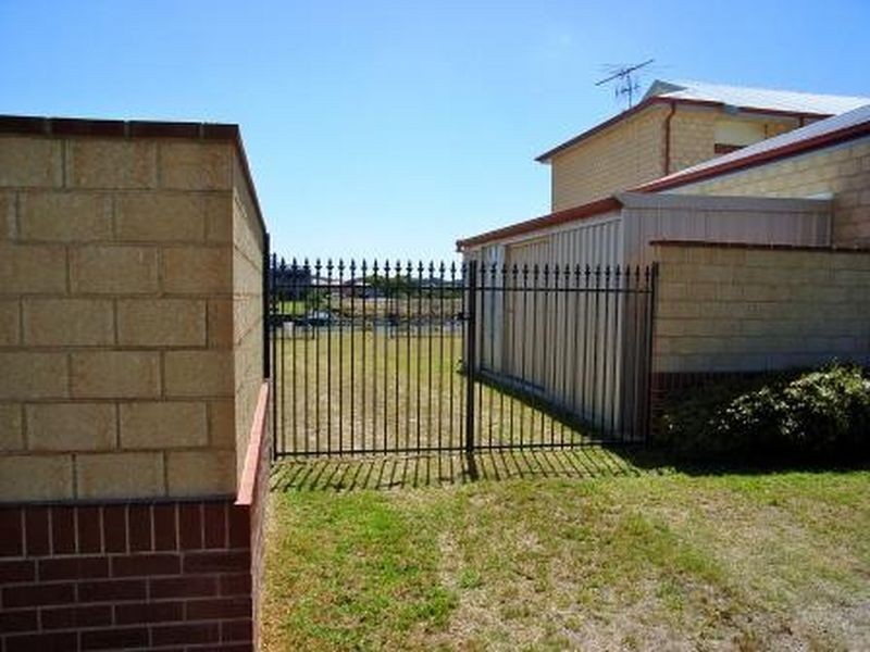 36 Prince Alfred Parade, Hindmarsh Island SA 5214