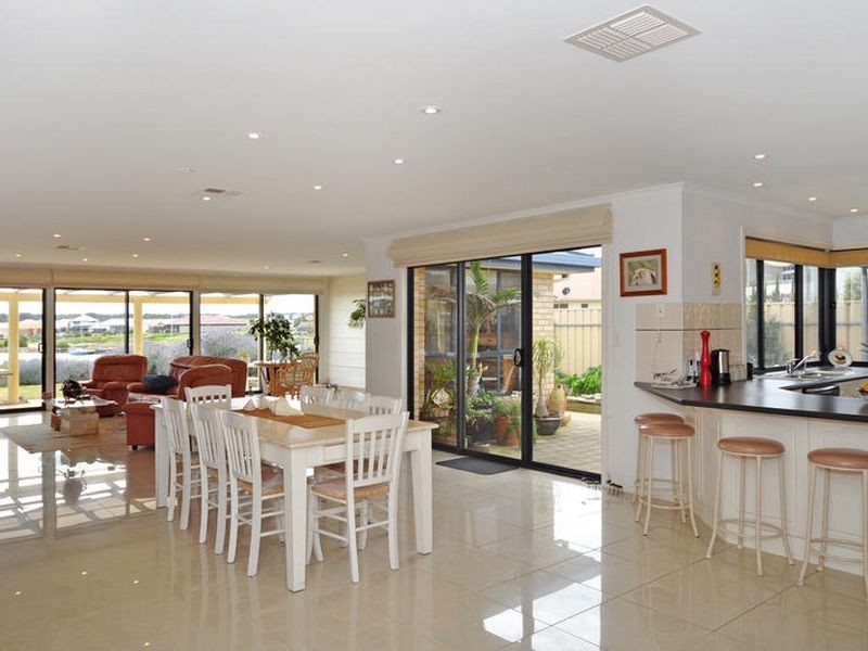 6 Prince Alfred Parade, Hindmarsh Island SA 5214