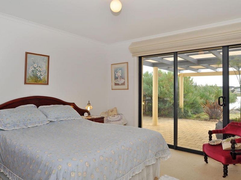 6 Prince Alfred Parade, Hindmarsh Island SA 5214