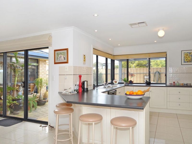 6 Prince Alfred Parade, Hindmarsh Island SA 5214