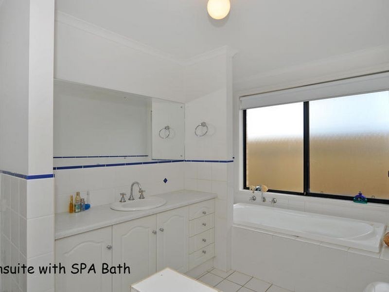 6 Prince Alfred Parade, Hindmarsh Island SA 5214