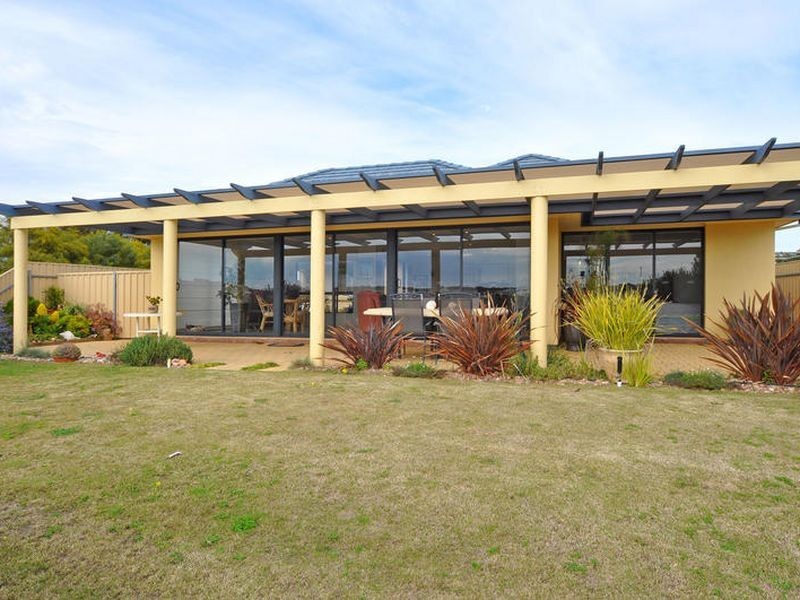 6 Prince Alfred Parade, Hindmarsh Island SA 5214