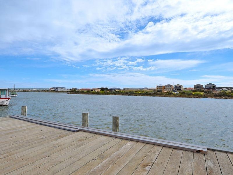 6 Prince Alfred Parade, Hindmarsh Island SA 5214