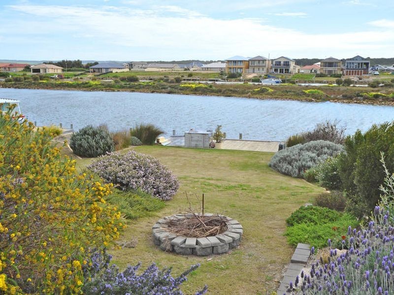 6 Prince Alfred Parade, Hindmarsh Island SA 5214