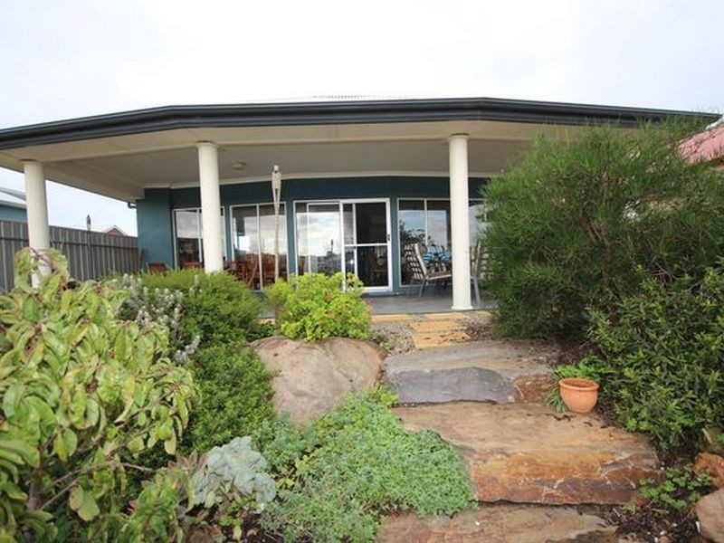 18 Britannia Parade, Hindmarsh Island SA 5214