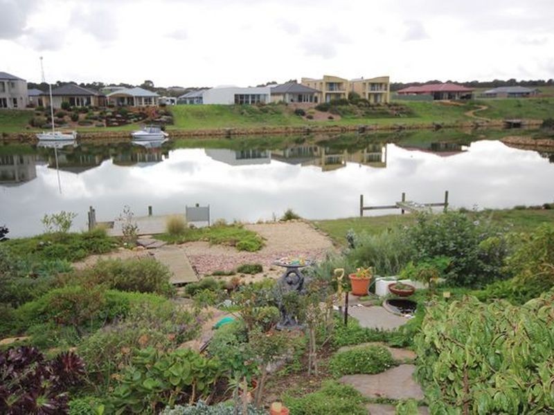 18 Britannia Parade, Hindmarsh Island SA 5214