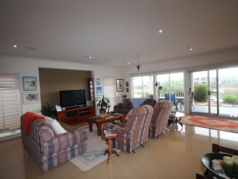 18 Britannia Parade, Hindmarsh Island SA 5214