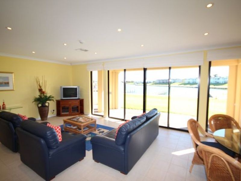 11 Vesta Drive, Hindmarsh Island SA 5214