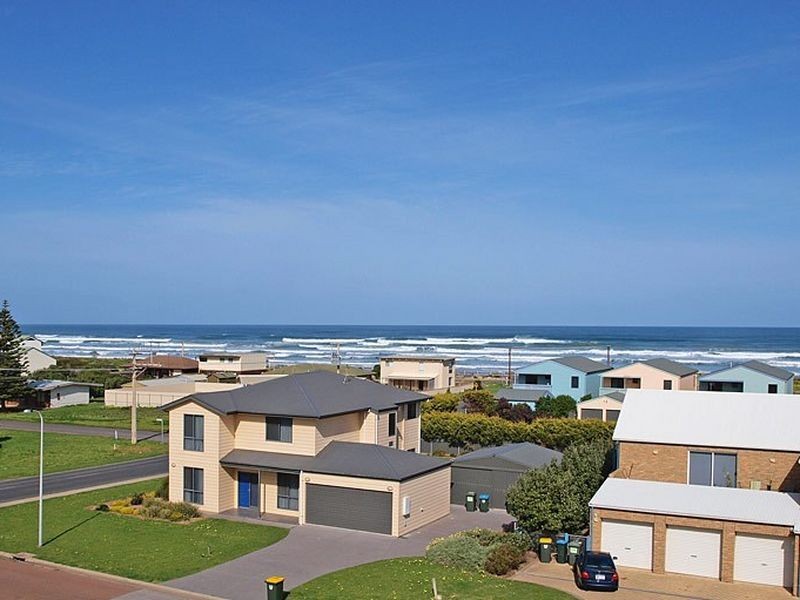 11 Chapman Road, Middleton SA 5213