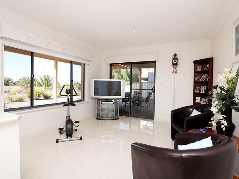 8 Daniel Avenue, Goolwa North SA 5214