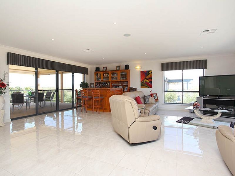 8 Daniel Avenue, Goolwa North SA 5214