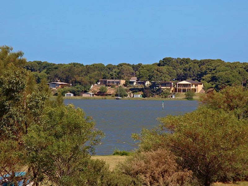 8 Daniel Avenue, Goolwa North SA 5214