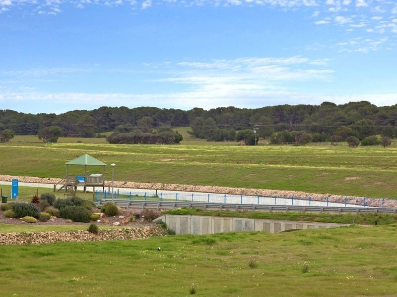 196 Excelsior Parade, Hindmarsh Island SA 5214