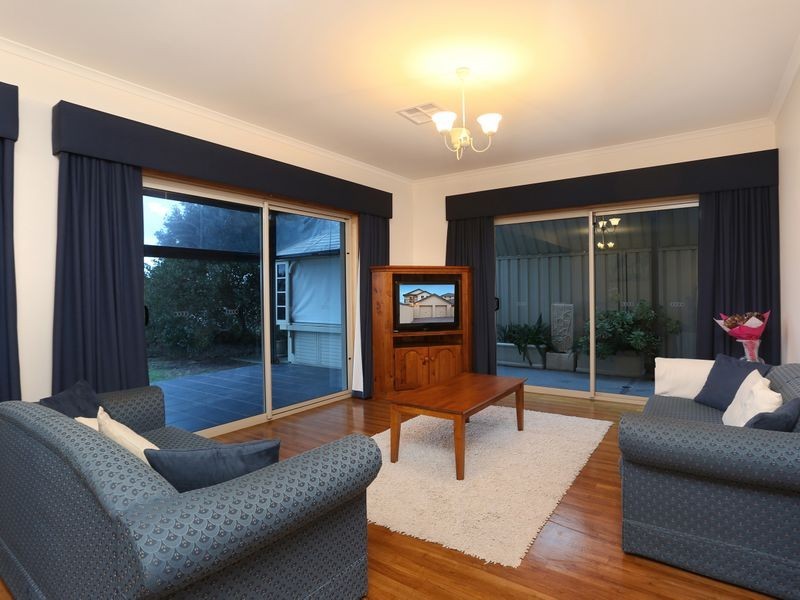 21 Britannia Parade, Hindmarsh Island SA 5214