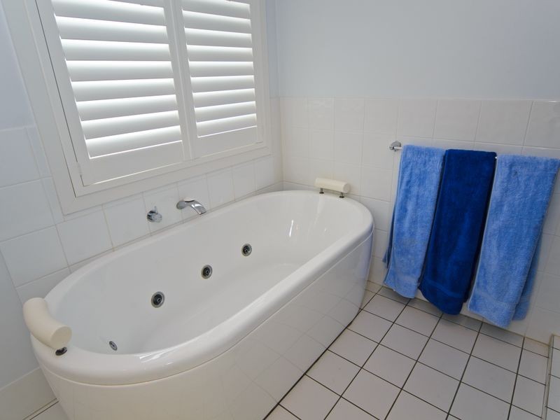 1 Arcadia Avenue, Hindmarsh Island SA 5214