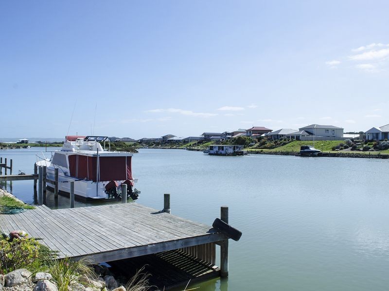 18 Britannia Parade, Hindmarsh Island SA 5214