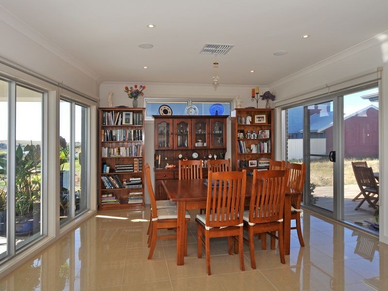 18 Britannia Parade, Hindmarsh Island SA 5214