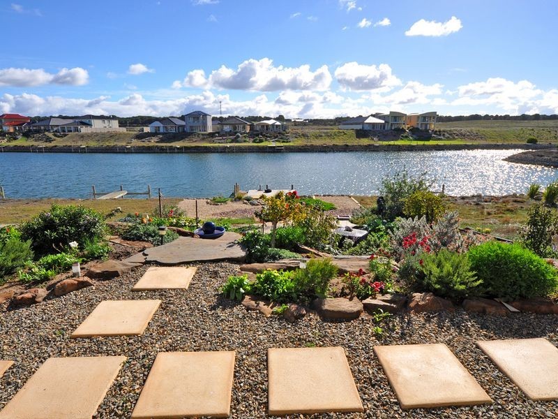 18 Britannia Parade, Hindmarsh Island SA 5214