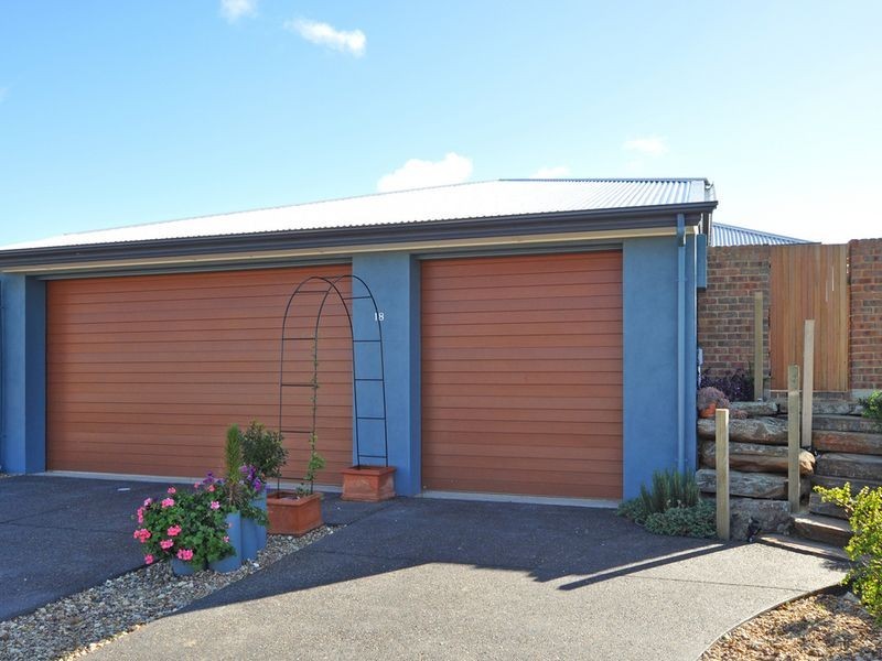 18 Britannia Parade, Hindmarsh Island SA 5214