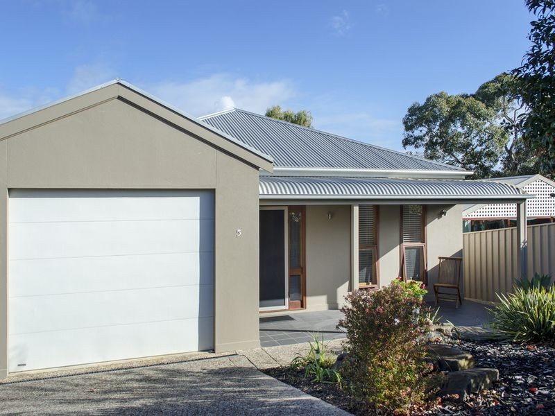 5 Dwiar Road, Victor Harbor SA 5211