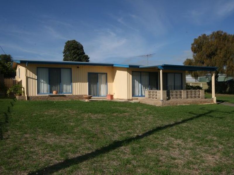 61 Captain Sturt Parade, Hindmarsh Island SA 5214