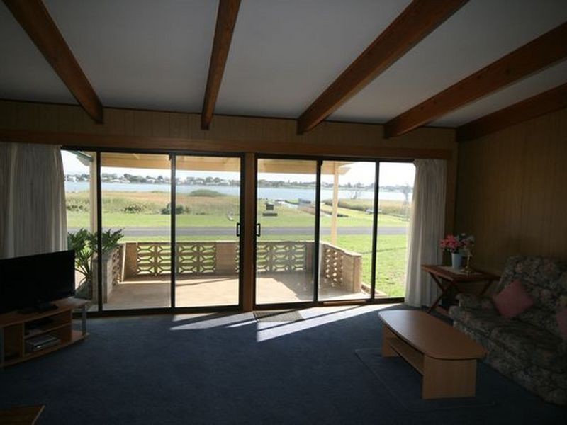 61 Captain Sturt Parade, Hindmarsh Island SA 5214
