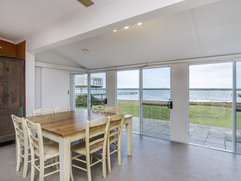 65 Goolwa Channel Drive, Hindmarsh Island SA 5214