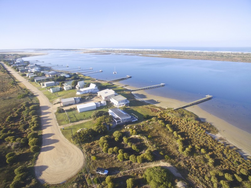 65 Goolwa Channel Drive, Hindmarsh Island SA 5214