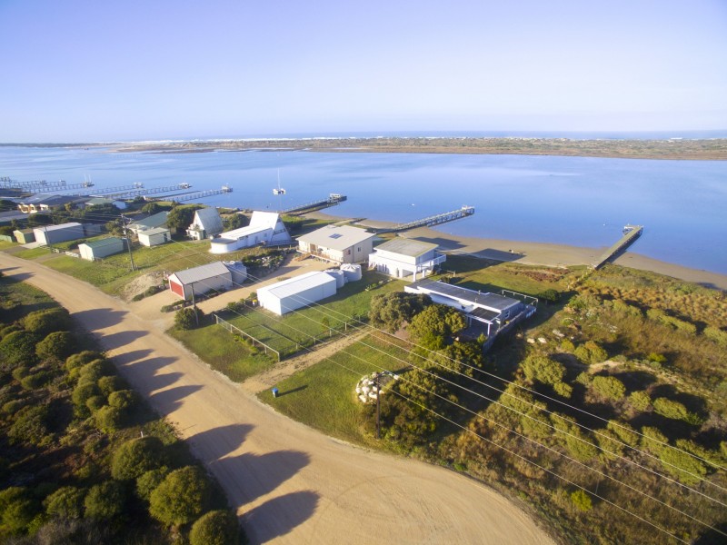 65 Goolwa Channel Drive, Hindmarsh Island SA 5214
