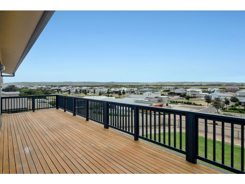 8 Hero Avenue, Middleton SA 5213