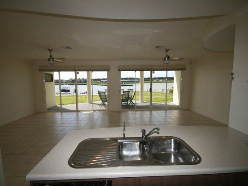 77 Ventura Place, Hindmarsh Island SA 5214