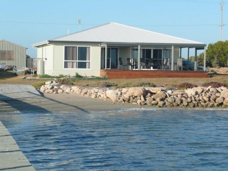 11-13 Goolwa Channel Drive, Hindmarsh Island SA 5214