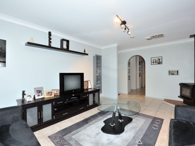 13 Corring Way, Parmelia WA 6167