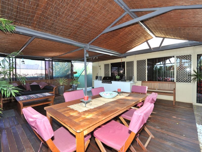 13 Corring Way, Parmelia WA 6167