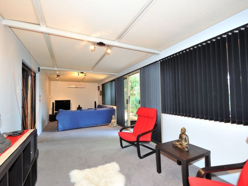 13 Corring Way, Parmelia WA 6167