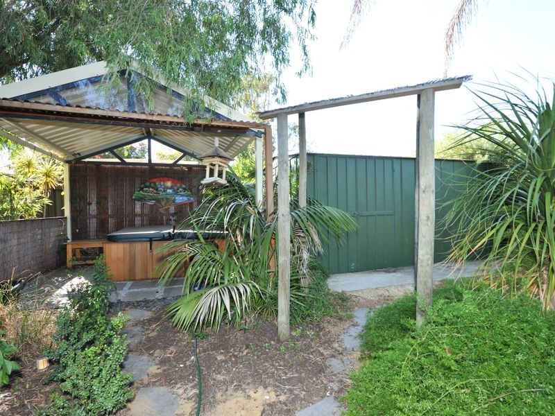 13 Corring Way, Parmelia WA 6167