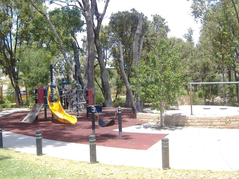 13 Pagham Court, Wellard WA 6170