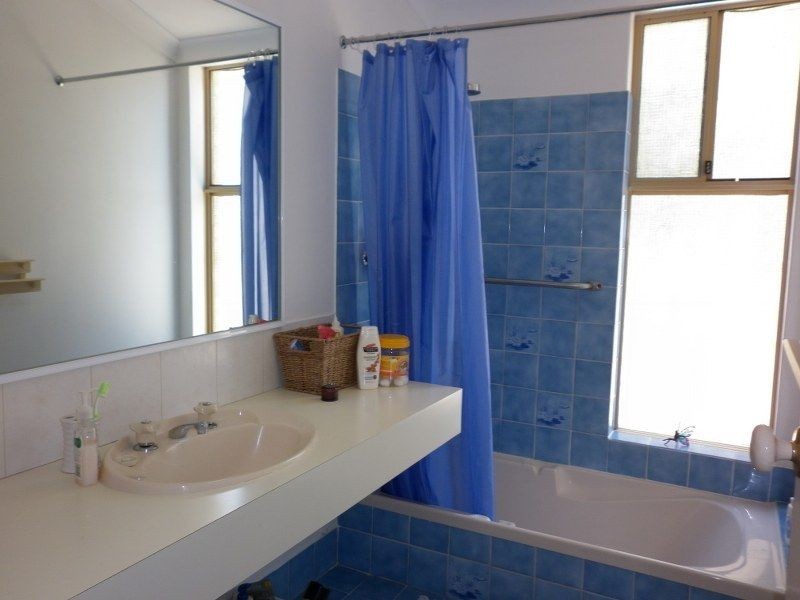 15 Hoyton Place, Parmelia WA 6167