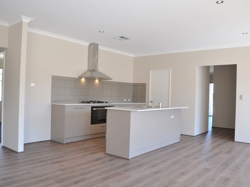 14 Peridot Pass, Wellard WA 6170