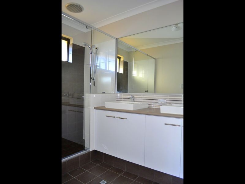 14 Peridot Pass, Wellard WA 6170