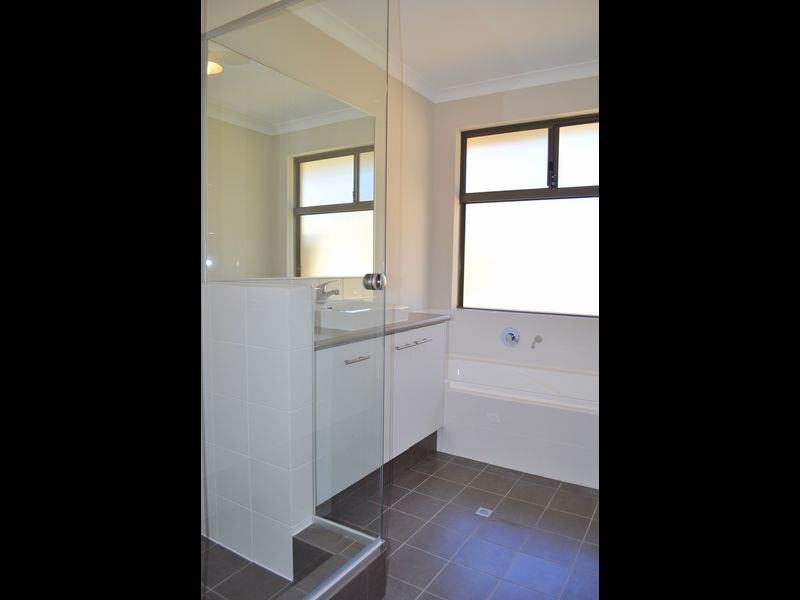 14 Peridot Pass, Wellard WA 6170