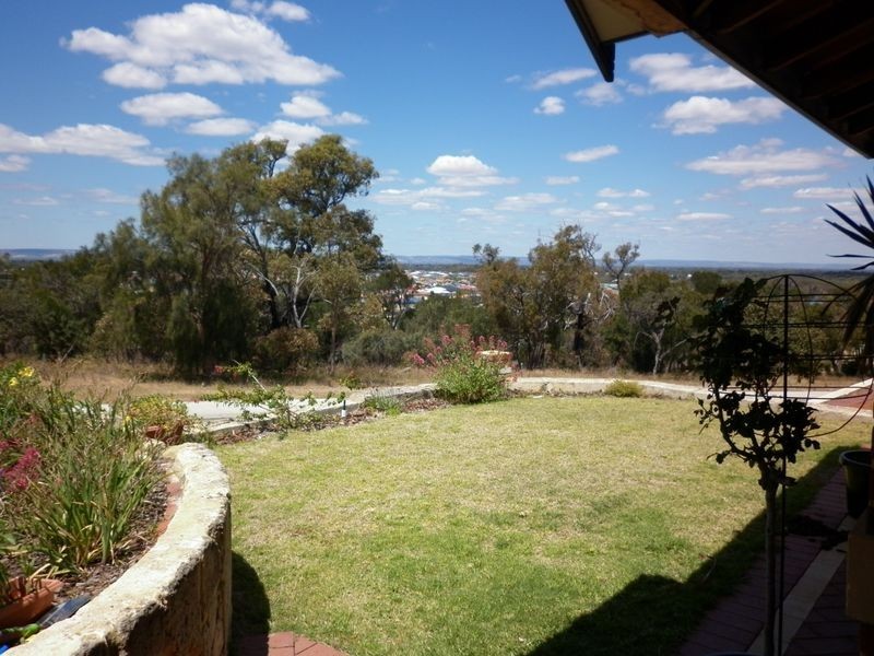 64 Warner Rd, Parmelia WA 6167