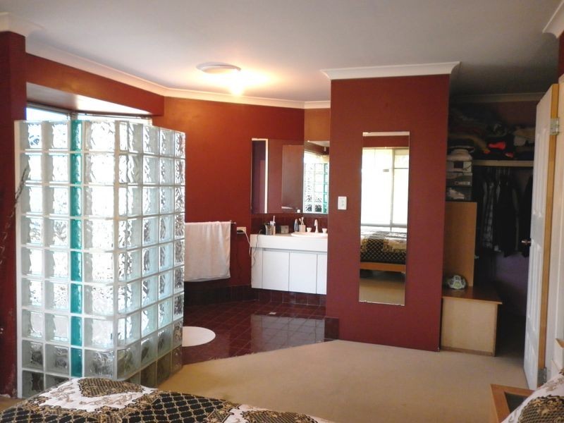 64 Warner Rd, Parmelia WA 6167