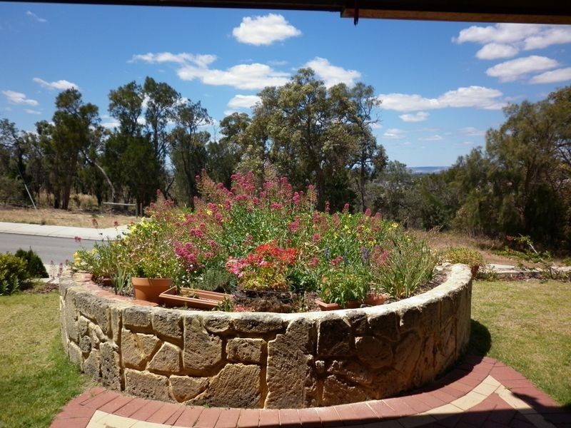 64 Warner Rd, Parmelia WA 6167