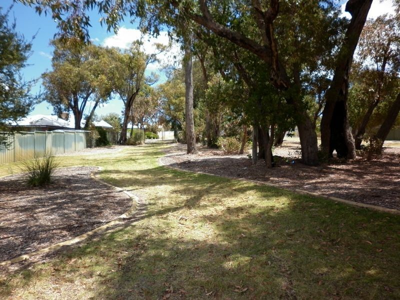 64 Warner Rd, Parmelia WA 6167