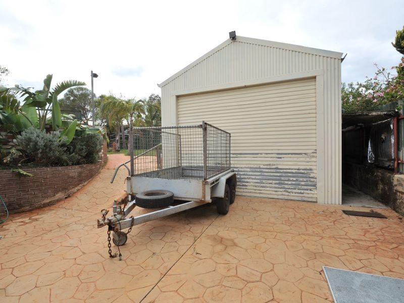 15 Cowlishaw Rise, Parmelia WA 6167