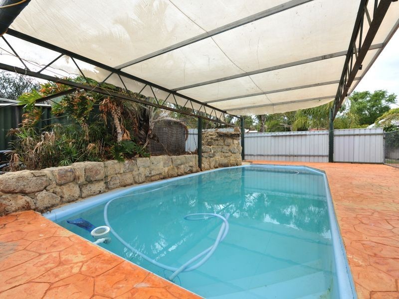 15 Cowlishaw Rise, Parmelia WA 6167